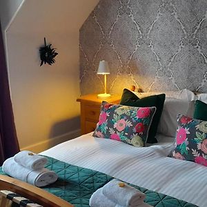 Strome Lodge